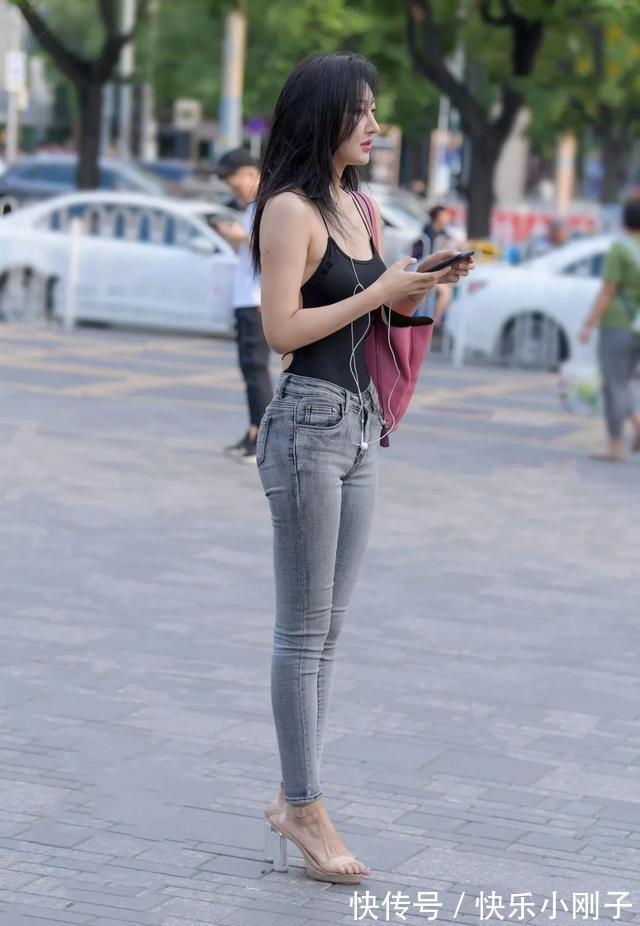 长裤 短裤风格的长裤很有个性,时尚女士穿着漂亮如花的一面
