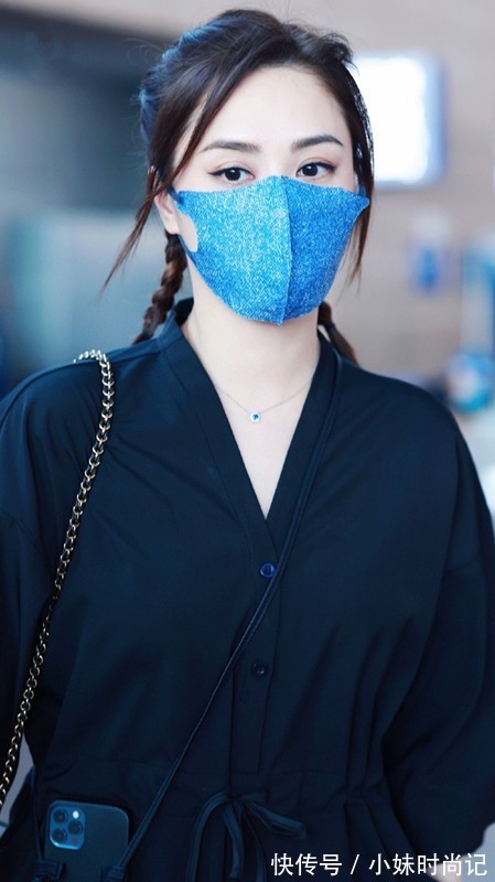 吸睛度|阿娇的40岁也太美好了,一身黑打扮虽很简单,气质高级比少女耐看