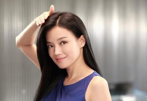 头发|女子常用盐水洗头,看看发生了什么变化?医生:不妨尝试一下