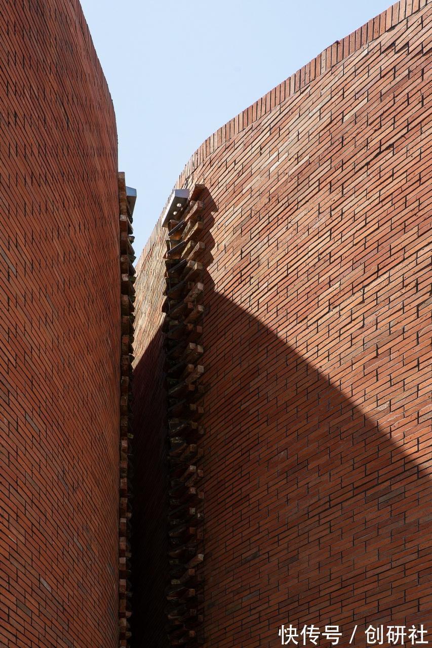 彩平|陶仓艺术中心/裸筑更新