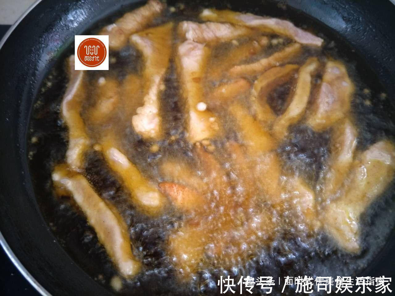 正宗糖醋里脊做法,外焦里嫩,酸甜可口,掌握这个步骤堪比大厨