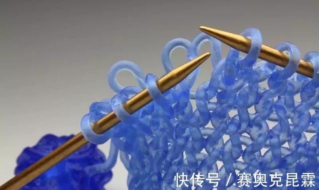 色彩#她是用玻璃雕塑“织毛衣”的第一人,这质感极其逼真!手太牛逼了