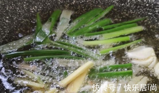 这是一道粤菜，食材简单，但是特别下饭！