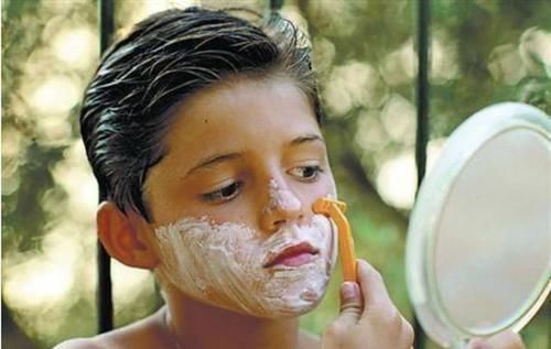 小明|男孩性早熟更隐蔽父母要留心身体3处变化,别让孩子被祸害了