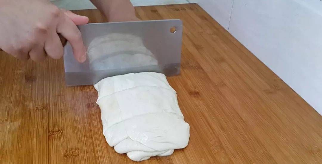 鸡蛋|吃早餐蛋糕的新方法,淋上蛋液,比手抓蛋糕简单,比鸡蛋灌饼好