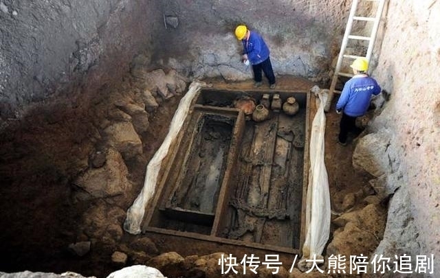 出土$秦代隶书很朴素!湖北出土千余枚秦简,带来2000年前书法真迹