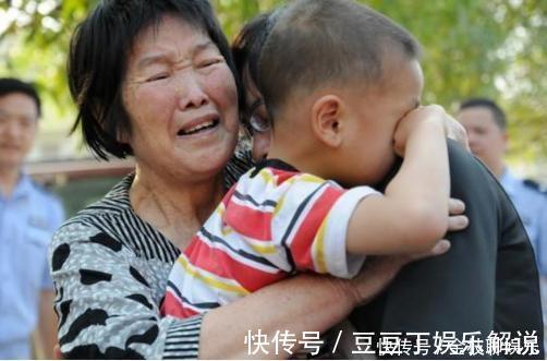 商场|3岁女童与爸爸走散,商场工作人员广播爸爸名字,笑声弥漫整栋楼