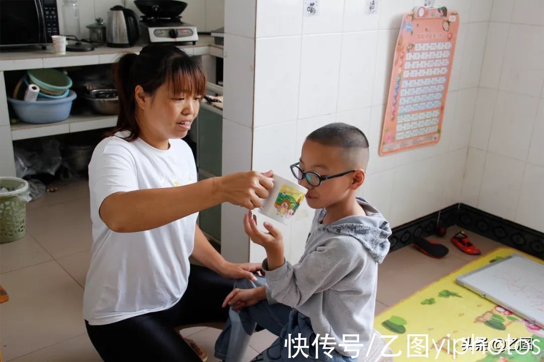 小楷|儿子患病,医生说没希望亲朋建议放弃,妈妈坚持8年迎来奇迹