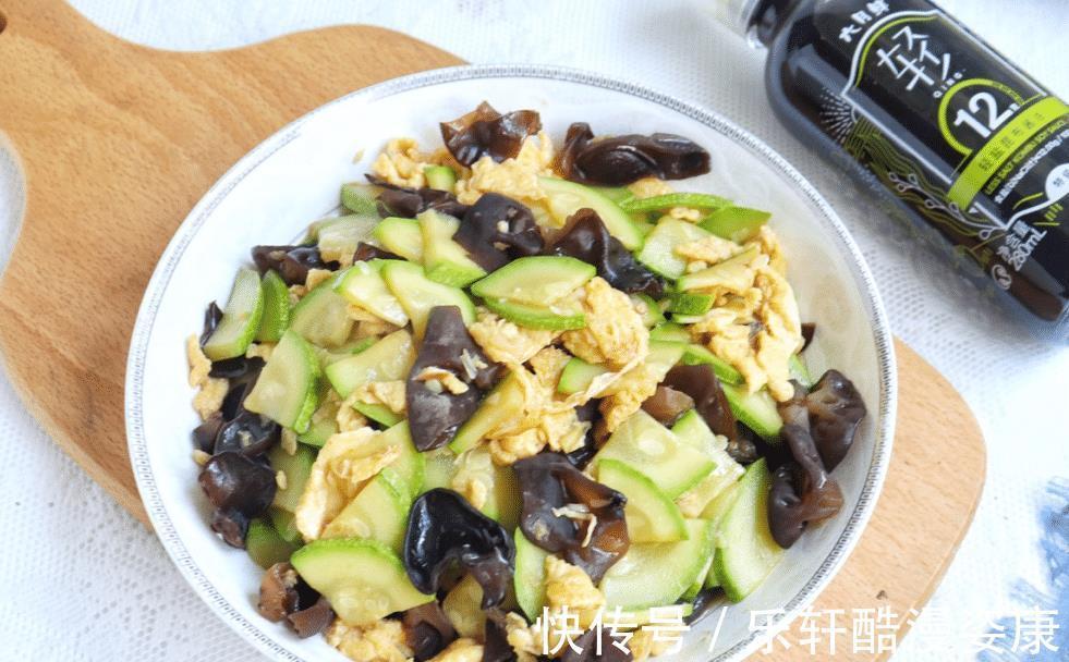 清肠|炎热夏天,这菜碰见别手软,爽口又开胃,清肠又解馋,别不懂吃