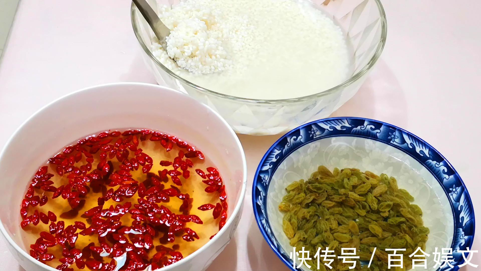 包粽子时,糯米到底要泡多久很多人做错,难怪粽子夹生还漏米