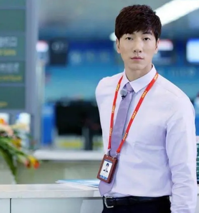 頒獎典禮|張亮的毀滅史:從“好爸爸”到“無人問津”,他哪步走錯了?