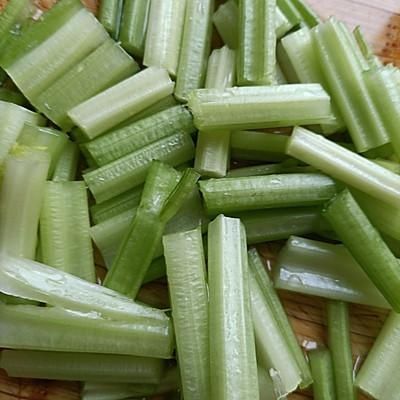 这道香干炒肉丝真的是不讲究,有啥放啥都好吃