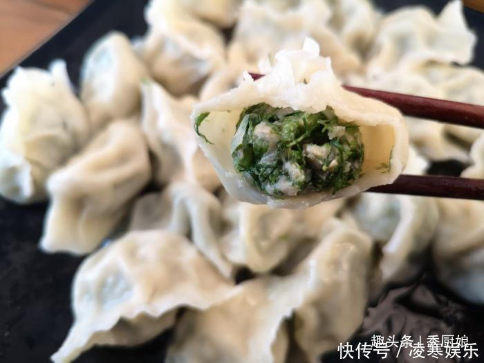 冬天要多吃此菜,5毛钱1斤,钙是鸡蛋的8倍,用来包饺子吃特香