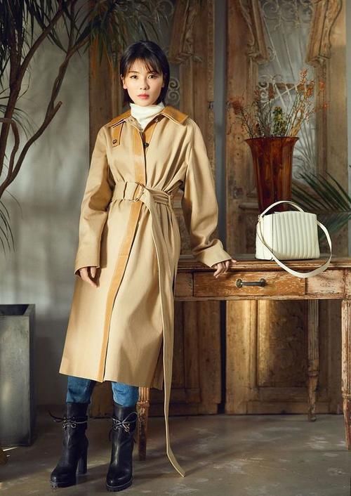 卡其色|怎么把风衣穿得高级？跟明星学着点：内搭选纯又时尚