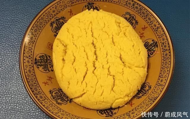 外壳|一点白面也不掺,这才是正宗玉米面贴饼子,外壳焦脆太好吃了