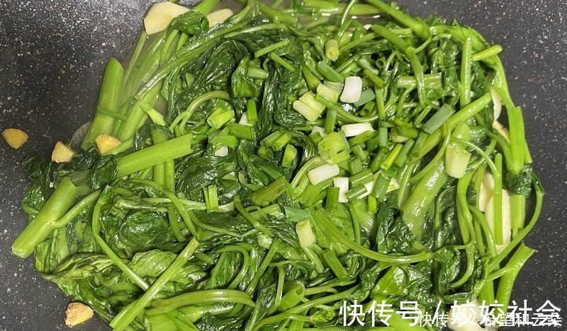 碱性蔬菜|夏季“碱性蔬菜”别错过，钙是鸡蛋的6倍，补钙质，骨骼越来越强壮！