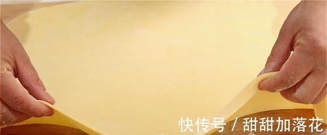 一碗面粉加一个鸡蛋居然这么好吃，不用蒸不用炸，出锅我流口水了！