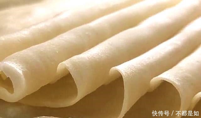 姥姥40多年一直这样烙饼,手不碰面,60秒一张,香软又劲道