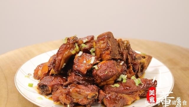 红烧排骨,很多人都做错了,小董教你秘制做法,简单又好吃