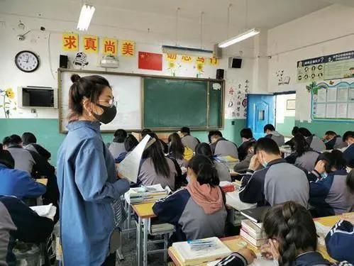 一张清华大学的“偷拍照”流出，放纵成瘾的大学生，是时候醒醒了