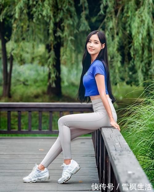 瑜伽裤 爱运动的女孩子,和瑜伽裤确实非常相配,比普通穿搭更“抓眼球”