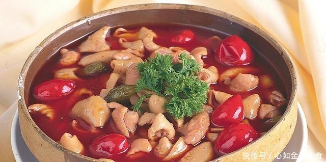 可口|大厨教你红烧肥肠的做法,吃起来柔嫩可口,肥而不腻