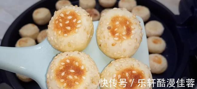 做法|小小芝麻发面饼的简单做法，半袋牛奶来帮忙，营养丰富吃不腻