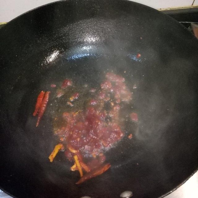 辣炒鱿鱼须，滋味十足，下酒下饭