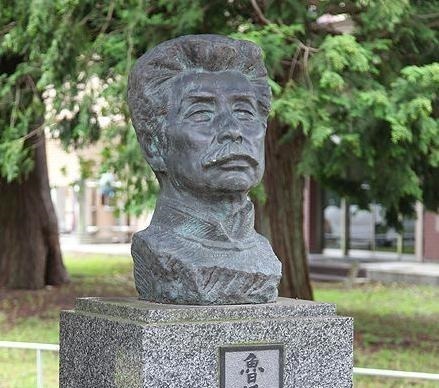 学生们$鲁迅第一次讲课的时候,教室里哄堂大笑,15分钟后教室鸦雀无声!