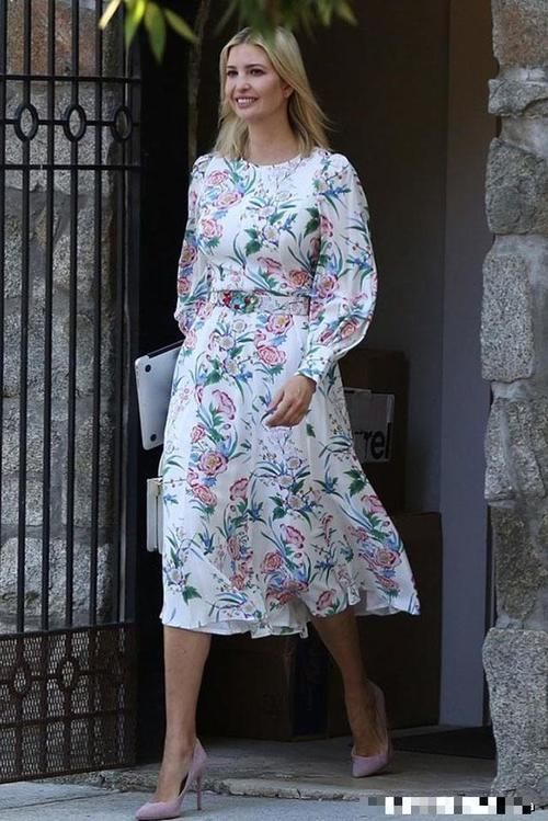 碎花|伊万卡不愧美国“第一千金”,穿碎花裙跟老公游泰姬陵,气质出众