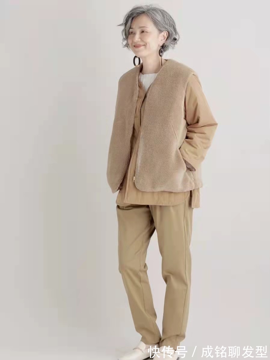 气质 白发再多也阻挡不了变美,60岁也能穿出超模气质,时尚又显年轻