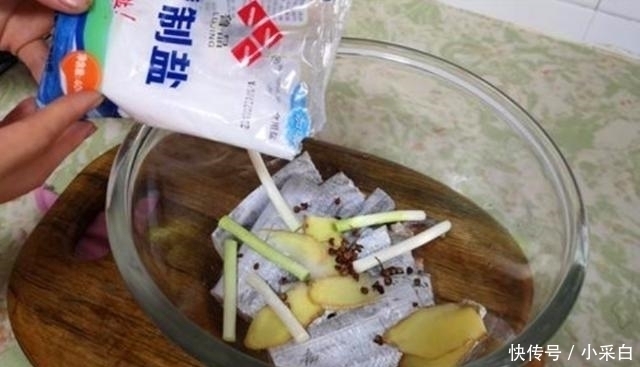 鱼皮|不管煎啥鱼，直接下锅就“废了”，掌握3个妙招，鱼肉不腥不破皮