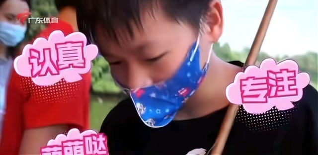 红姐|全红婵连续钓上9条鱼破纪录!红姐炫耀:厉害吗?周围人一顿吹捧