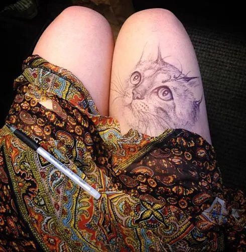 裙子|当她们掀开裙子,露出“惊艳”的大腿时,所有人都看呆了