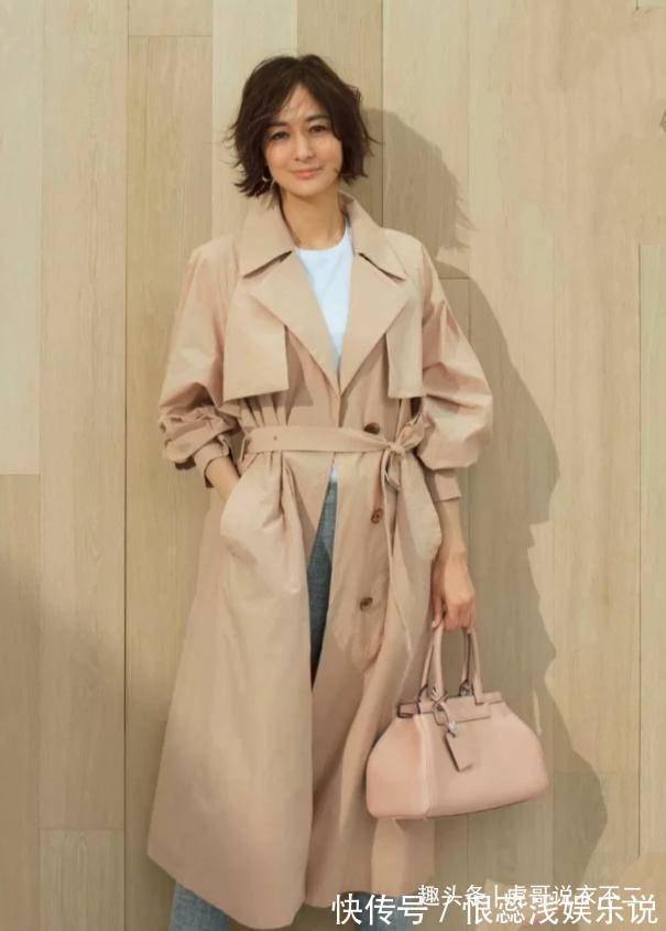 富冈佳子 日本高人气博主太会穿,50出头依旧优雅高级,早秋穿搭圈粉无数