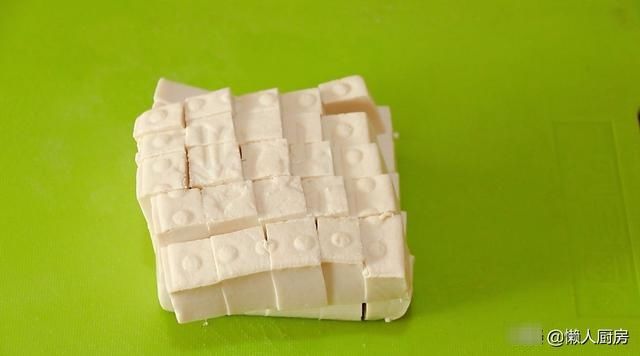 豆腐别红烧了,教你一个新吃法,好吃到停不下来,又香又酥