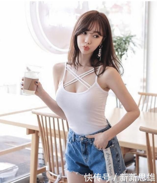 街拍看到这样的女生,即使奶茶再甜,都不如你甜