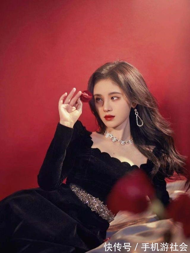 针织衫 中年女人的“早秋穿搭”来啦!这3条裙子就可以让你美一整个秋天!