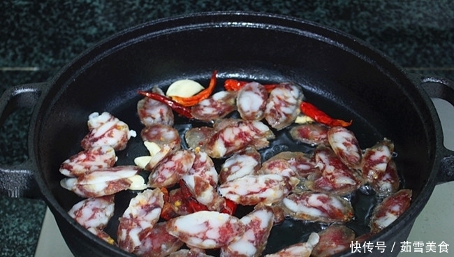 包菜好吃又简单的做法是此款,口感爽脆很下饭,用铁锅炒才香