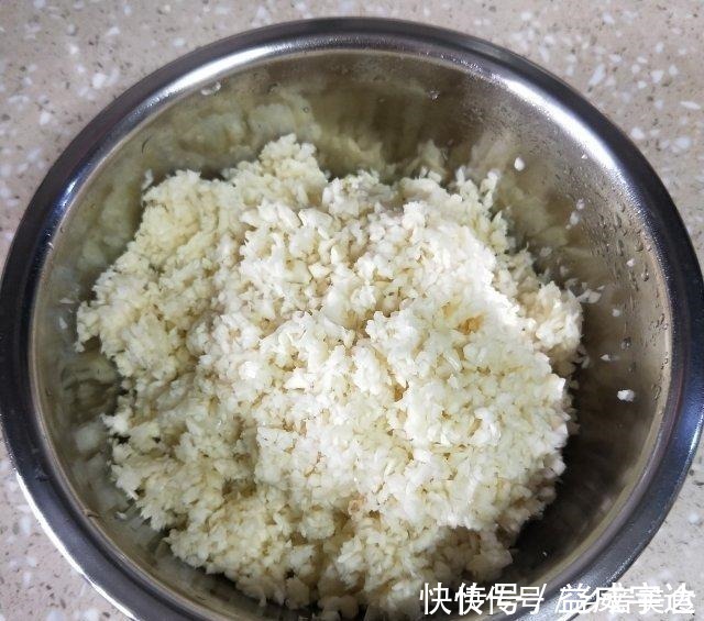 蒜米|酥炸金蒜蓉，家里常备着，入菜、拌面、煮汤全靠它！