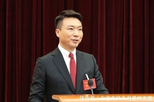 频繁出错，需要“贷款上班”的央视主持人李梓萌，如今又曝新情况