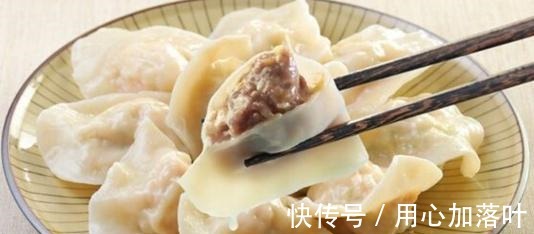 天气越来越冷,总要吃点暖身的食物,四道暖和好吃的早晚餐“上”!