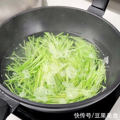 青萝卜丝|萝卜丝虾饼这样吃，换个口味换种心情