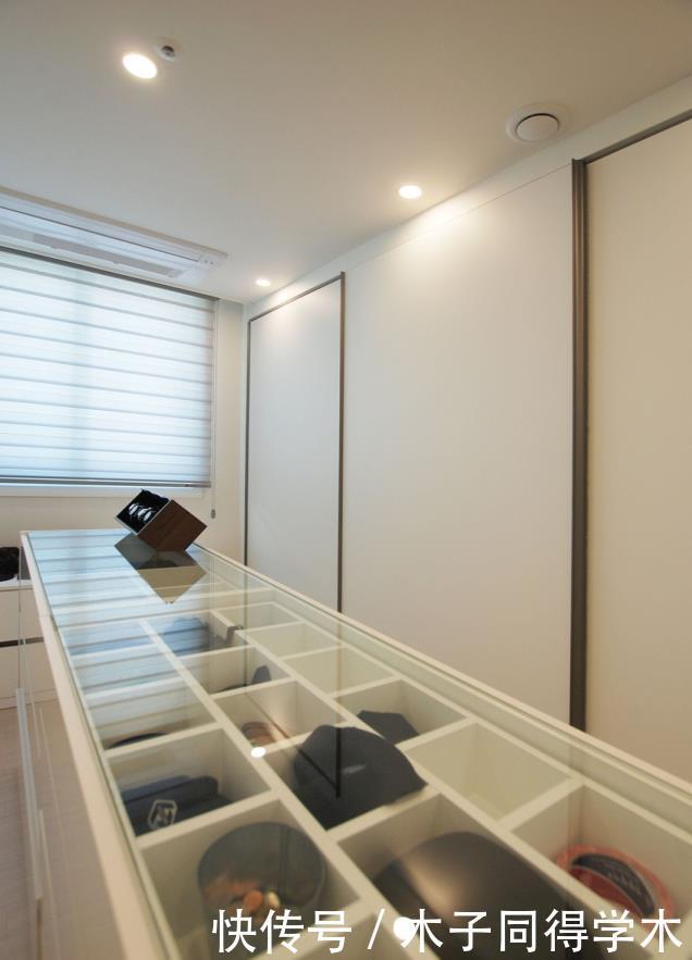 衣帽间|但凡买得起大平层，我都这样装，151㎡大气奢华，全屋黑色很高级