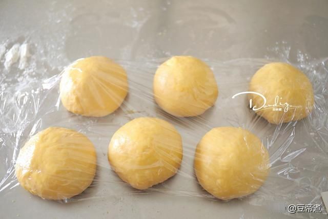 明天的早餐准备好了，用半个老南瓜搭配面粉做成了吐司，味道真好