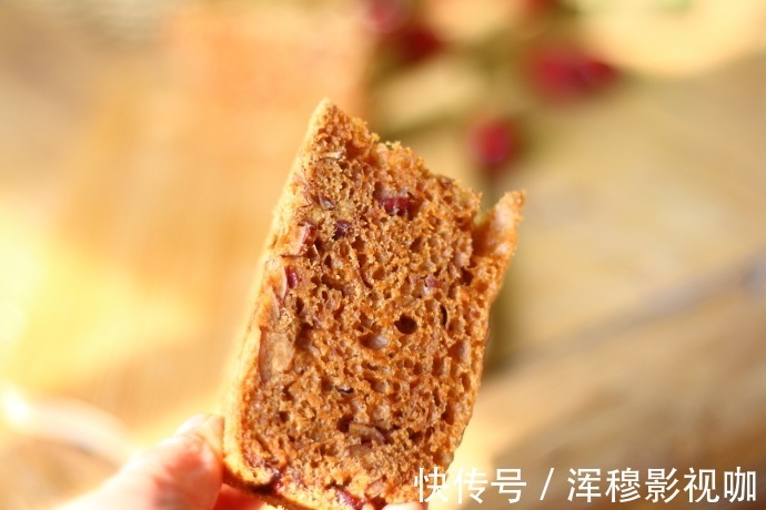 面粉只会做包子馒头不如做成发糕，一拌一蒸，又松软又香甜