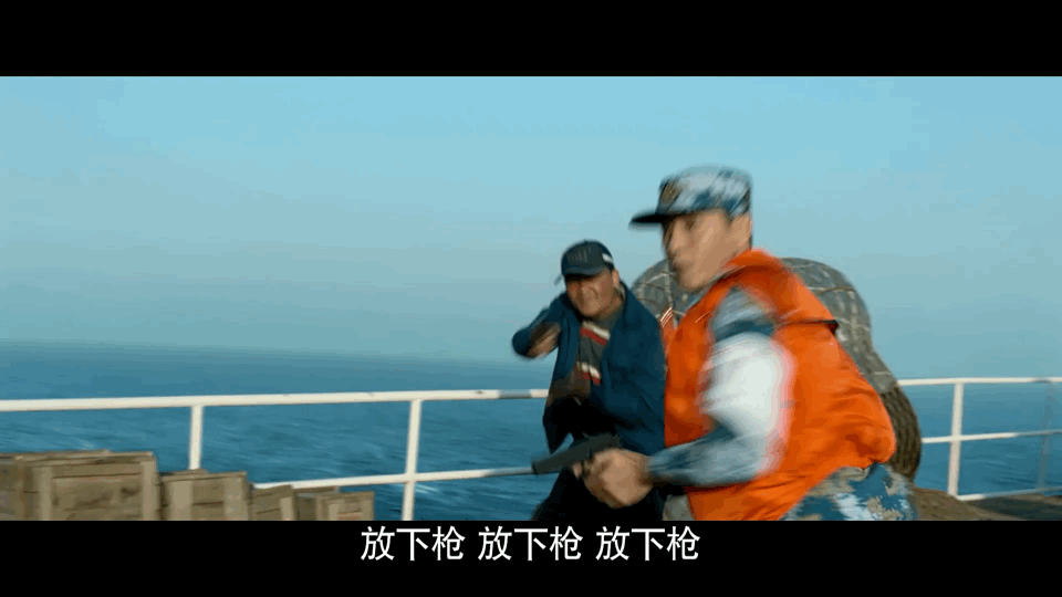 乘风破浪中上演惊险救援,《和平之舟》中的他们是军人,也是医生