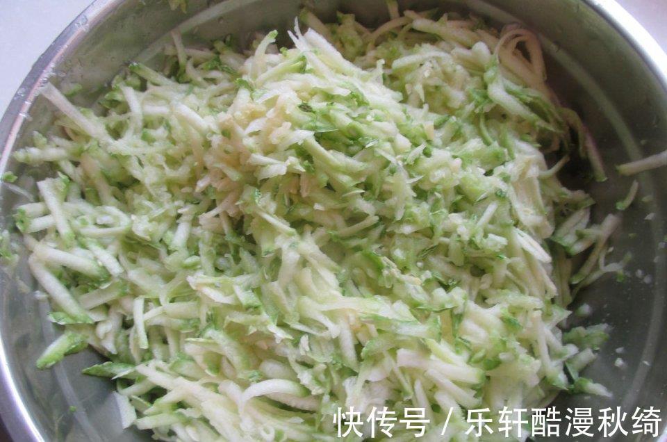 馅料|入秋后包饺子,萝卜白菜靠边站,这个菜鲜美好吃棒极了,别错过