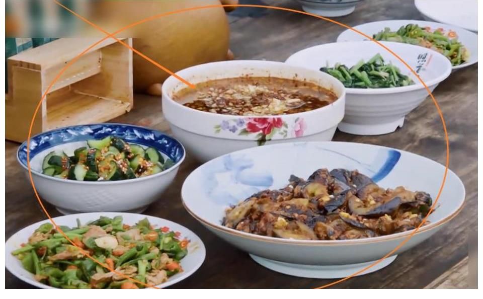 刘晓邑|黄磊做完饭先去洗澡,大家都自顾自吃得很欢,只有一人为他留饭