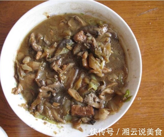第一次跟男朋友回乡下老家,婆婆做四道菜招待,不好看但很用心